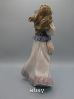 Attractive Collectable Lladro Spain Figure 6401 Dreams Of A Summer Past