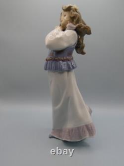Attractive Collectable Lladro Spain Figure 6401 Dreams Of A Summer Past