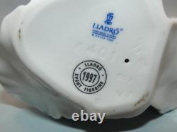Attractive Collectable Lladro Spain Figure 6401 Dreams Of A Summer Past