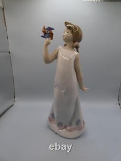 Attractive Collectable Lladro Spain Figure 6552 Pretty Pinwheel