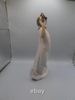 Attractive Collectable Lladro Spain Figure 6552 Pretty Pinwheel