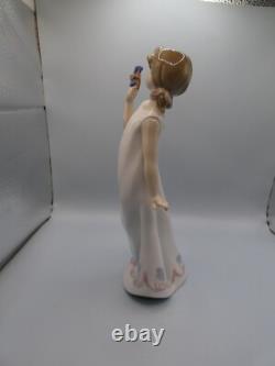 Attractive Collectable Lladro Spain Figure 6552 Pretty Pinwheel