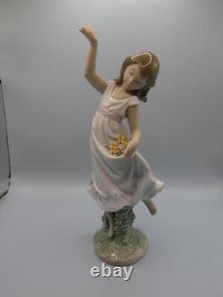 Attractive Collectable Lladro Spain Figure 6580 Garden Dance