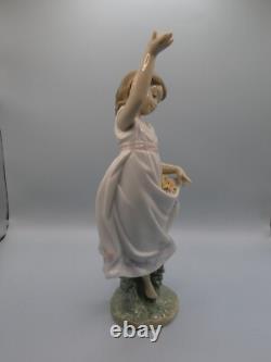 Attractive Collectable Lladro Spain Figure 6580 Garden Dance