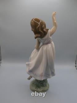 Attractive Collectable Lladro Spain Figure 6580 Garden Dance