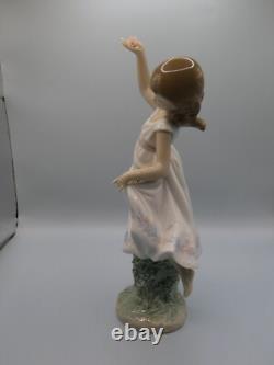 Attractive Collectable Lladro Spain Figure 6580 Garden Dance