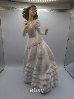 Attractive Collectable Lladro Spain Figure 6650 Quinceanera