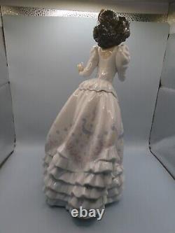 Attractive Collectable Lladro Spain Figure 6650 Quinceanera