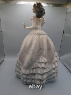 Attractive Collectable Lladro Spain Figure 6650 Quinceanera