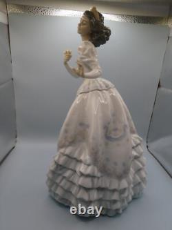 Attractive Collectable Lladro Spain Figure 6650 Quinceanera