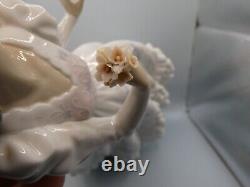 Attractive Collectable Lladro Spain Figure 6650 Quinceanera