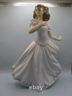Attractive Collectable Lladro Spain Figure 6687 Sweet Sixteen