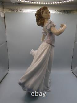 Attractive Collectable Lladro Spain Figure 6687 Sweet Sixteen