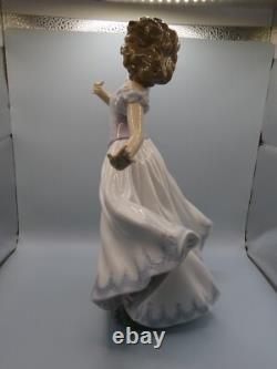 Attractive Collectable Lladro Spain Figure 6687 Sweet Sixteen
