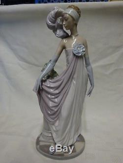 Attractive Large Lladro Spain Figure 5283 Socialite Of The 20's