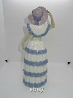 Attractive Lladro Spain 12.5 Nao Figure Woman In Ruffled Dress With Hat