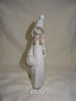 Attractive Lladro Spain Figure 4678 Shepherdess