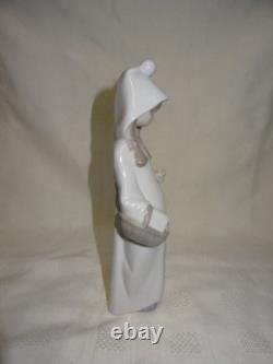 Attractive Lladro Spain Figure 4678 Shepherdess