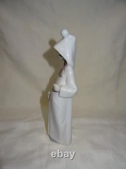 Attractive Lladro Spain Figure 4678 Shepherdess