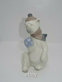 Attractive Lladro Spain Figure 5021 Painful Bear Polar Bear Scarf & Hat