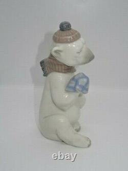 Attractive Lladro Spain Figure 5021 Painful Bear Polar Bear Scarf & Hat