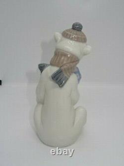 Attractive Lladro Spain Figure 5021 Painful Bear Polar Bear Scarf & Hat