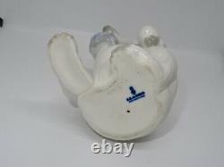 Attractive Lladro Spain Figure 5021 Painful Bear Polar Bear Scarf & Hat