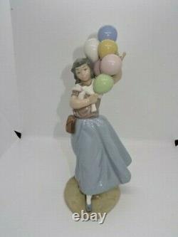 Attractive Lladro Spain Figure / Figurine 5141 Balloon Seller