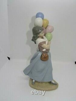 Attractive Lladro Spain Figure / Figurine 5141 Balloon Seller