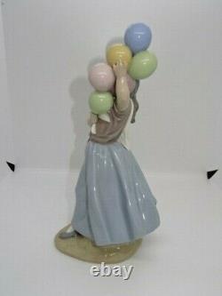 Attractive Lladro Spain Figure / Figurine 5141 Balloon Seller