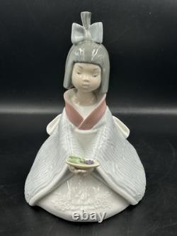 Attractive Lladro Spain Nao Figure 1270 Flowers Of The Orient