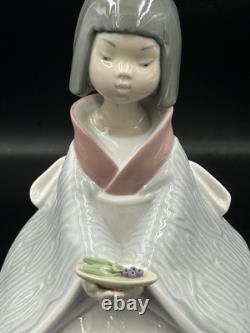 Attractive Lladro Spain Nao Figure 1270 Flowers Of The Orient
