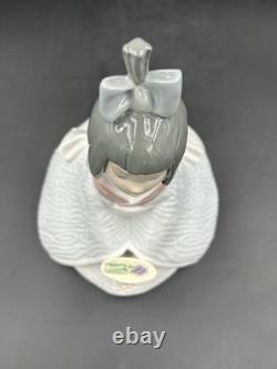 Attractive Lladro Spain Nao Figure 1270 Flowers Of The Orient