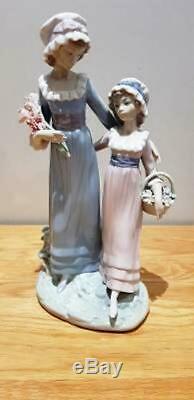 Beautiful Immaculate Lladro Sisters With Flowers 5013
