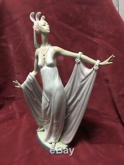 Beautiful Large Lladro Figurine Grand Dame #1568 Retired 1992 Ex Con