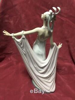 Beautiful Large Lladro Figurine Grand Dame #1568 Retired 1992 Ex Con