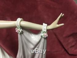 Beautiful Large Lladro Figurine Grand Dame #1568 Retired 1992 Ex Con