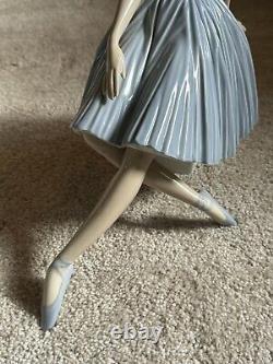 Beautiful Lladro Ballerina #4559 Mint Condition No Box 15 Tall