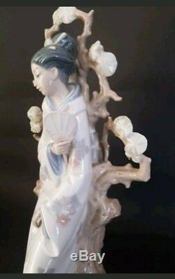 Beautiful Lladro Large Retired Geisha Girl Figurine. 4807 & Boxed