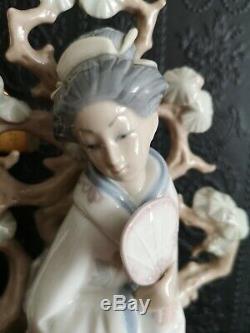 Beautiful Lladro Large Retired Geisha With Fan Figurine 4807 MINT condition