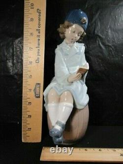 Beautiful Lladro NAO A Book Of Adventures Figure Scarce Piece In Box