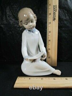 Beautiful Lladro NAO Boy Reading Figure Scarce Piece