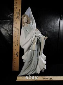 Beautiful Lladro NAO Enchanted Dreams Figure Scarce Piece In Box