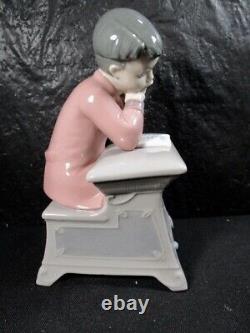 Beautiful Lladro NAO My First Class Figure Scarce Piece In Box