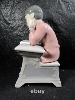 Beautiful Lladro NAO My First Class Figure Scarce Piece In Box