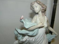 Beautiful Lladro Porcelain Summer Serenade #6193 Girl With Bird Flowing Shawl