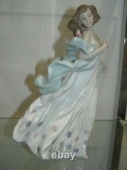 Beautiful Lladro Porcelain Summer Serenade #6193 Girl With Bird Flowing Shawl