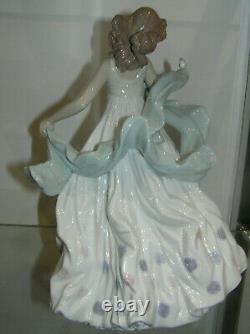 Beautiful Lladro Porcelain Summer Serenade #6193 Girl With Bird Flowing Shawl