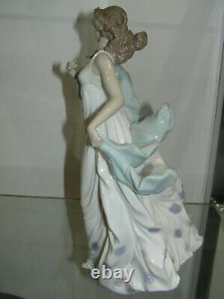 Beautiful Lladro Porcelain Summer Serenade #6193 Girl With Bird Flowing Shawl