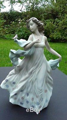 Beautiful vintage Lladro Spain Summer Serenade 31cm Girl Figurine no. 6193